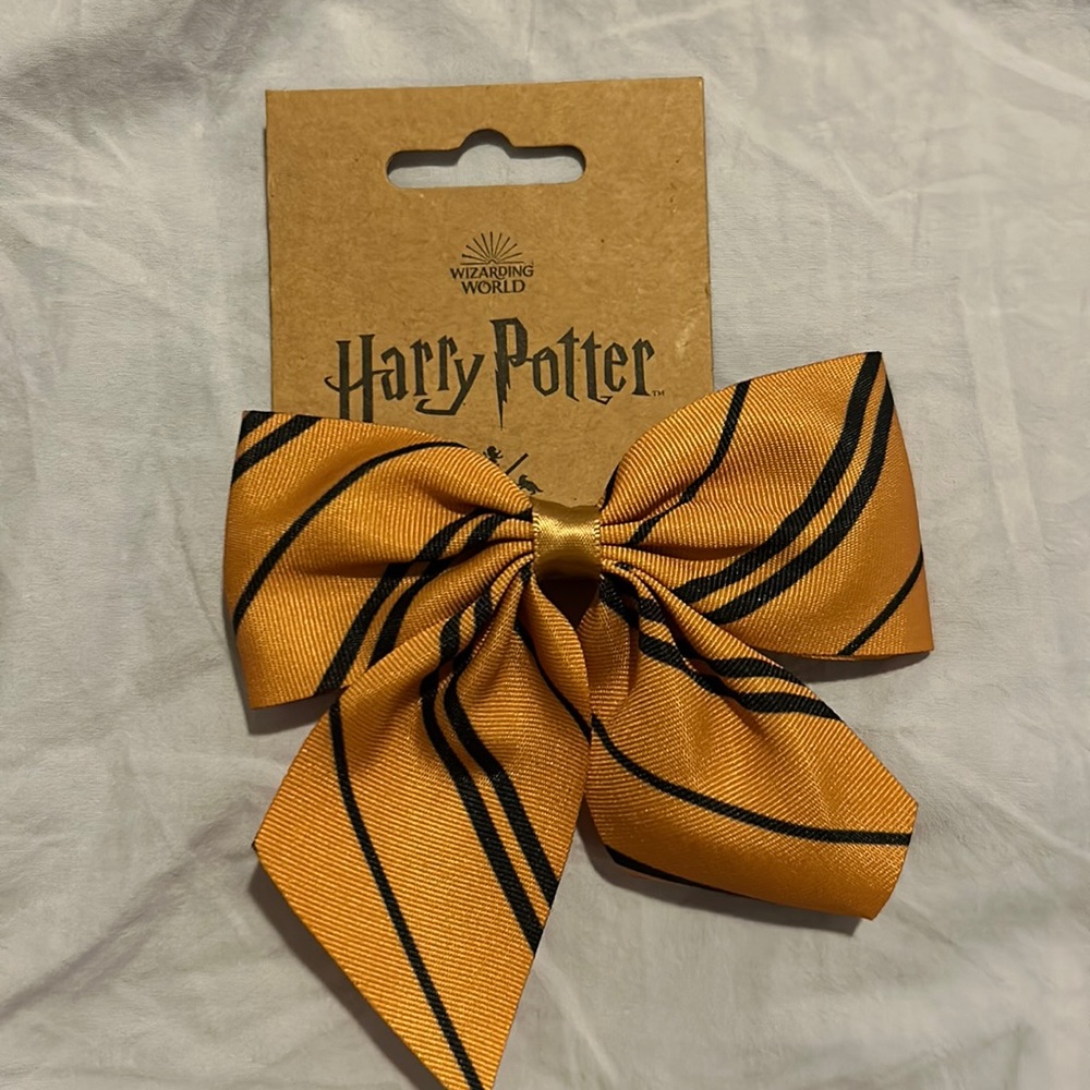Hufflepuff Harry Potter Hair Bow NWT